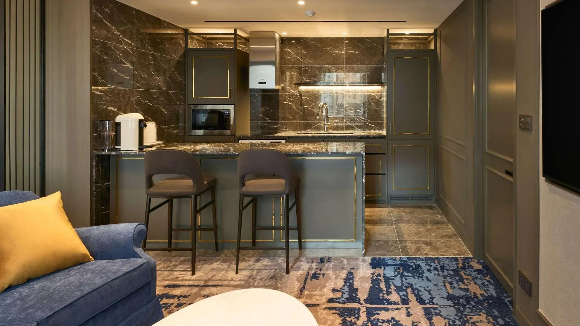 Grand Mercure Imperial Palace Seoul Gangnam 5*,